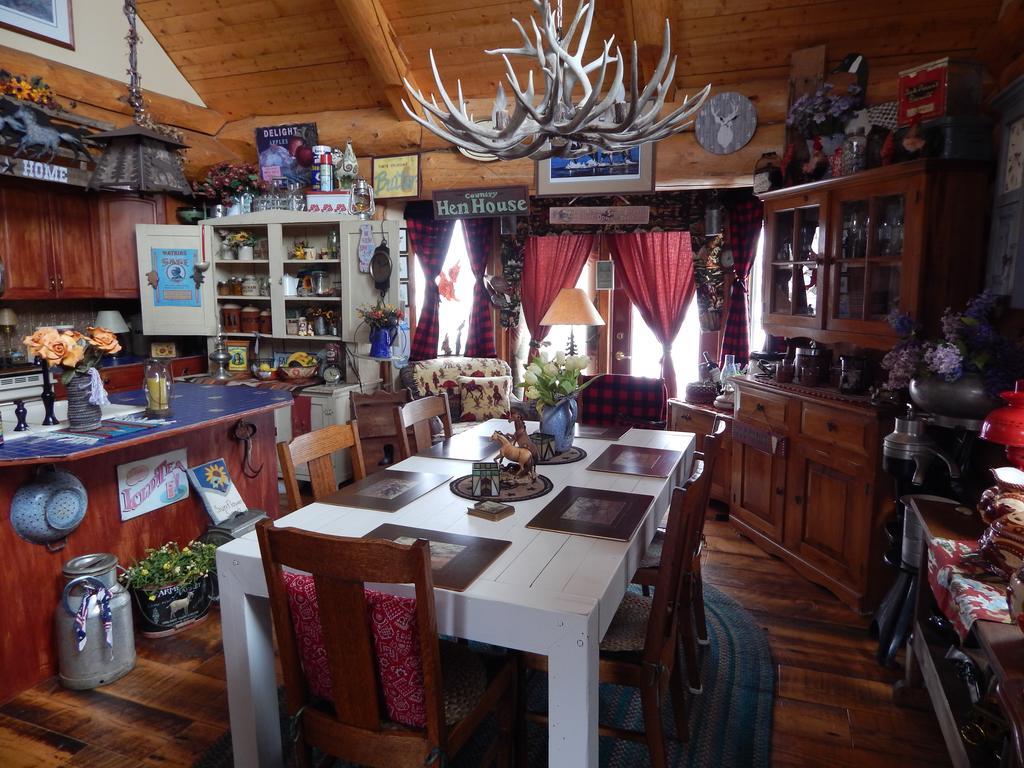 Idle Spurs Log Cabin Bed & Breakfast Black Diamond Екстериор снимка