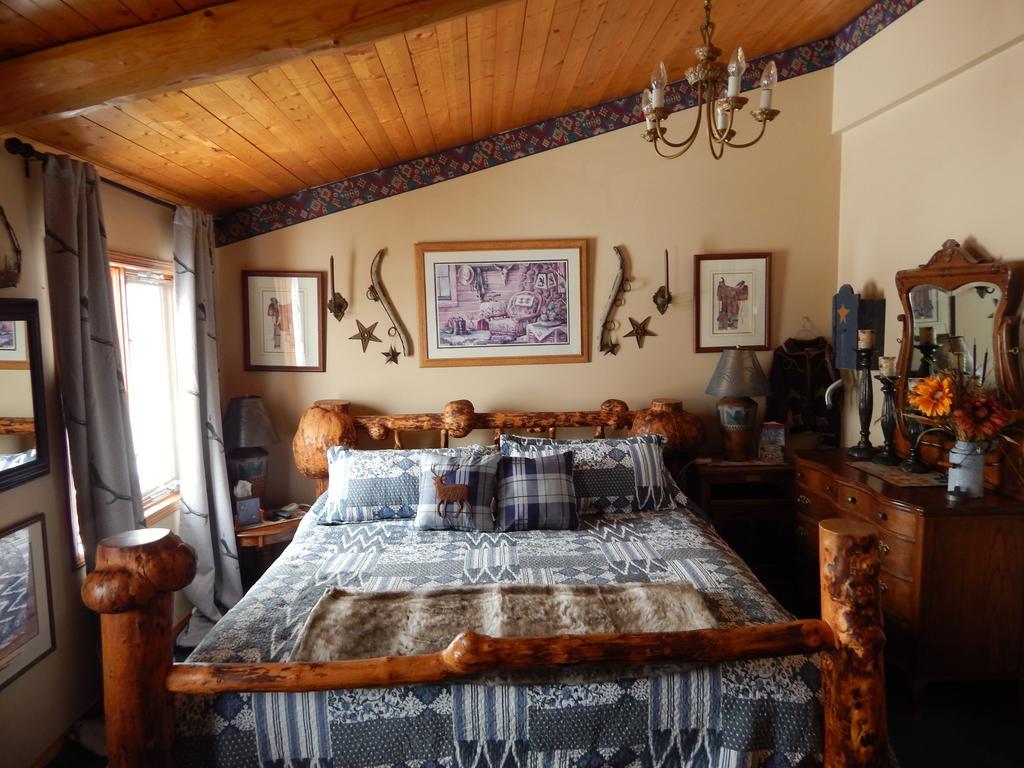 Idle Spurs Log Cabin Bed & Breakfast Black Diamond Екстериор снимка