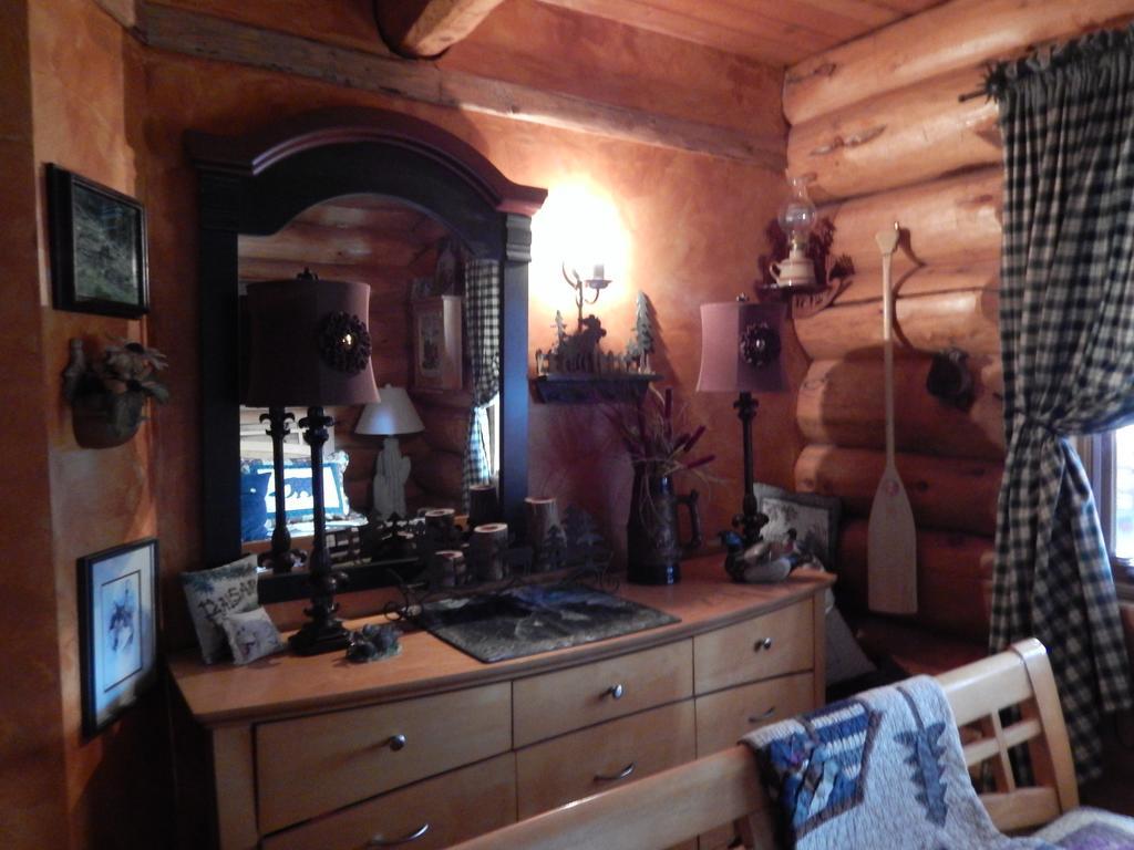 Idle Spurs Log Cabin Bed & Breakfast Black Diamond Екстериор снимка