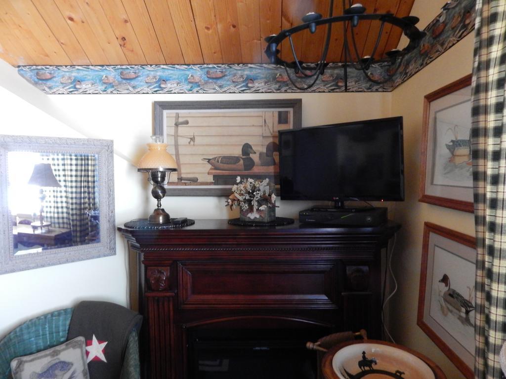 Idle Spurs Log Cabin Bed & Breakfast Black Diamond Екстериор снимка