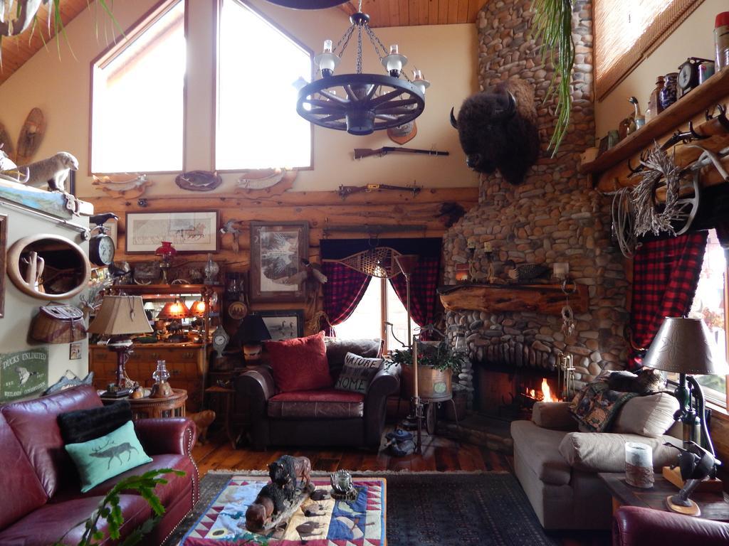 Idle Spurs Log Cabin Bed & Breakfast Black Diamond Екстериор снимка