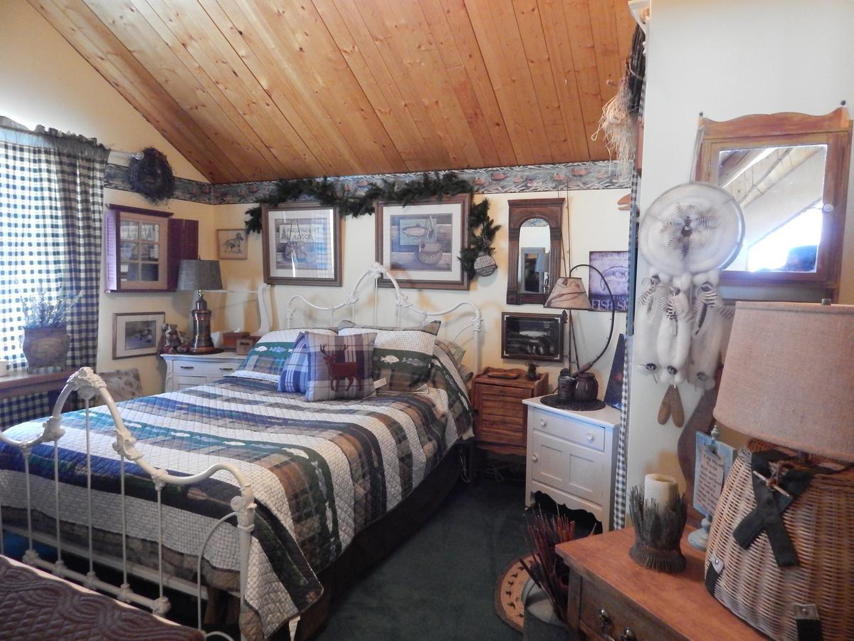 Idle Spurs Log Cabin Bed & Breakfast Black Diamond Екстериор снимка