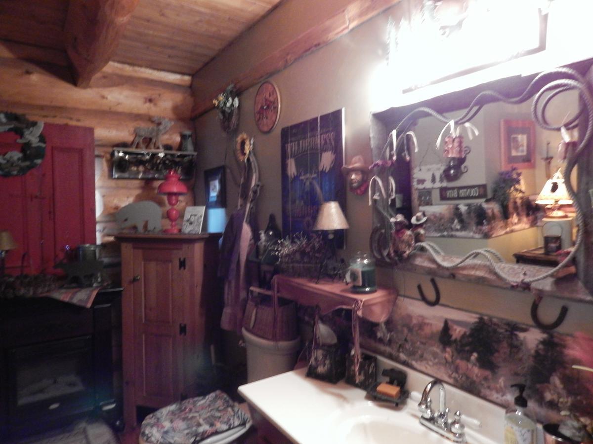 Idle Spurs Log Cabin Bed & Breakfast Black Diamond Екстериор снимка